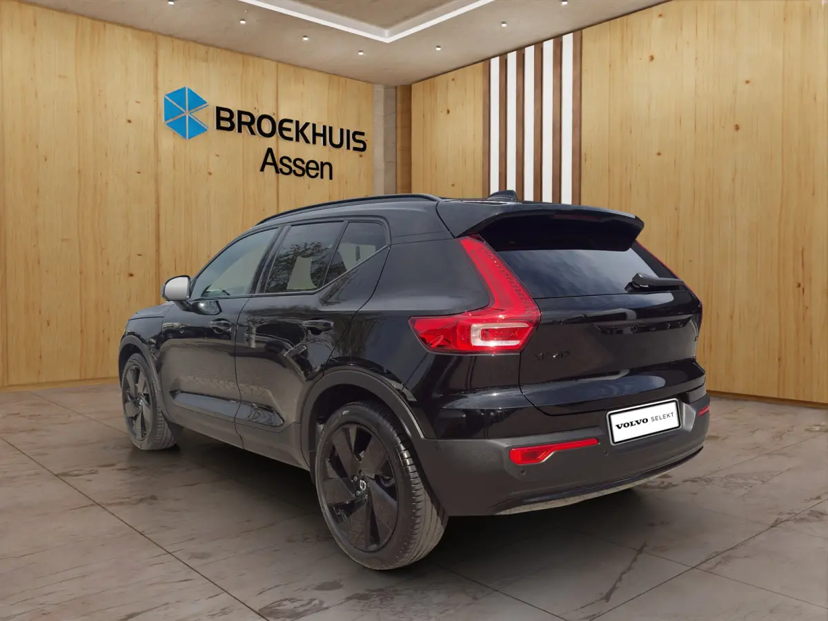 2.0 B4 Plus Black Edition | BLIS | Stoel + Stuur Verwarming | Harman Kardon | 360 Camera | Trekhaak | Keyless Start / Entry |