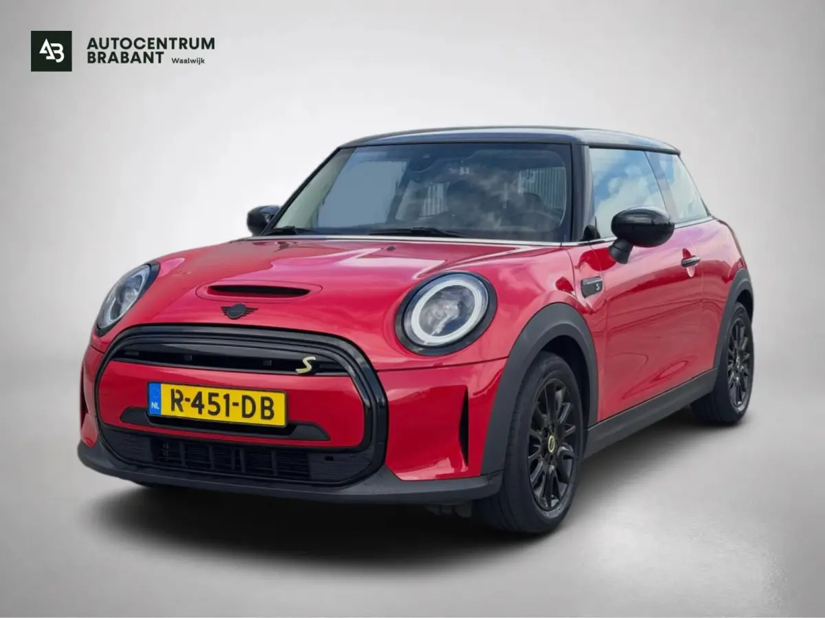 MINI Yours 33 kWh (SoH 96%, NL-auto, 1e Eig, BTW, Camera, Carplay, Climate Con, Navi, Parkeersensor, Etc)
