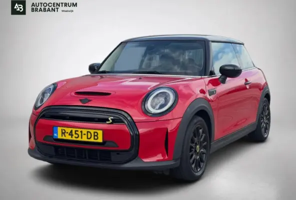 MINI Yours 33 kWh (SoH 96%, NL-auto, 1e Eig, BTW, Camera, Carplay, Climate Con, Navi, Parkeersensor, Etc)