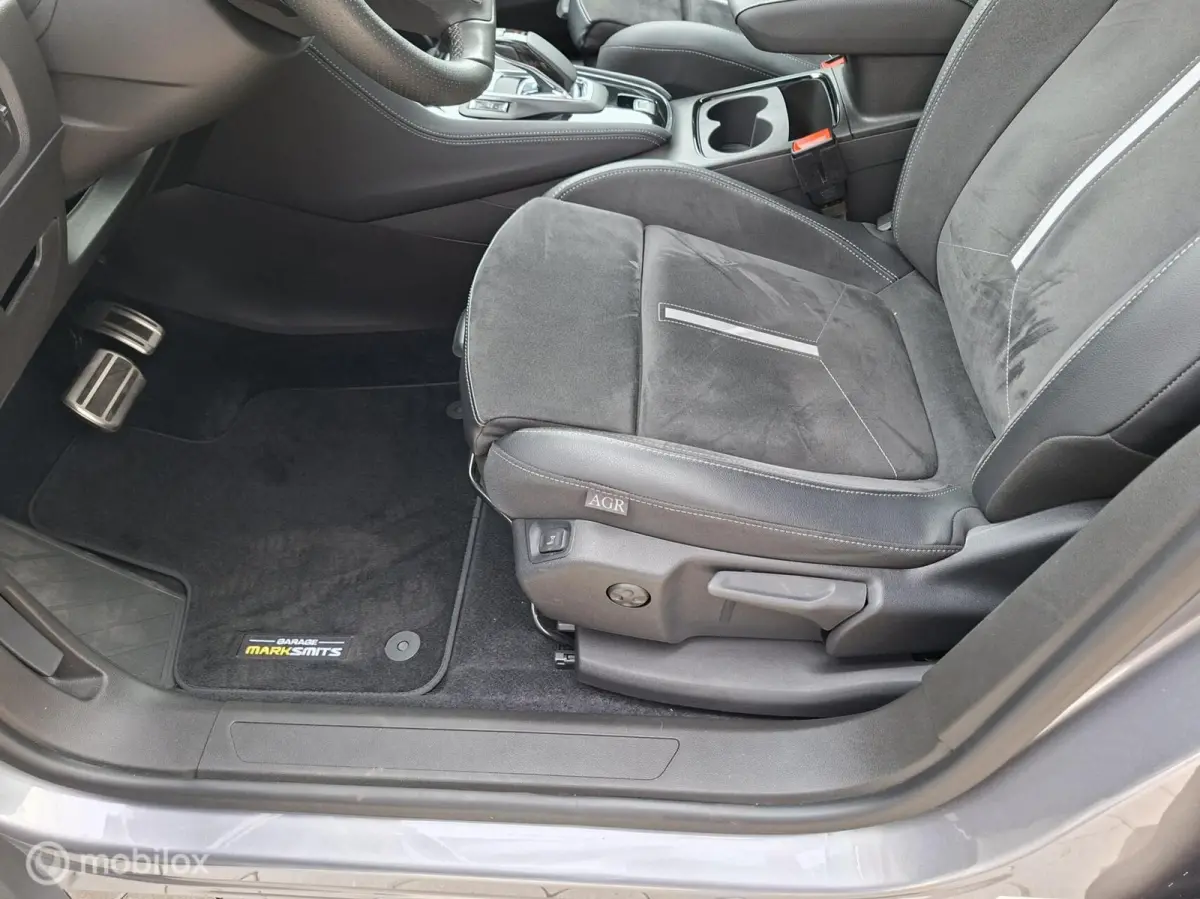 1.6 Turbo Plug-In Hybrid 4x4 GSe 300pk