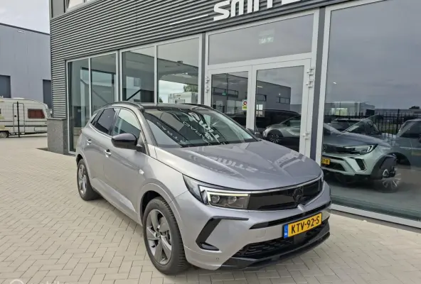 1.6 Turbo Plug-In Hybrid 4x4 GSe 300pk