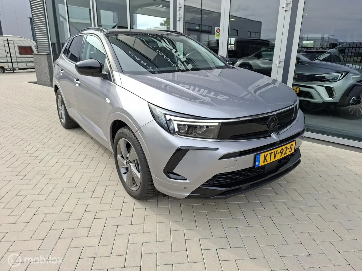 1.6 Turbo Plug-In Hybrid 4x4 GSe 300pk