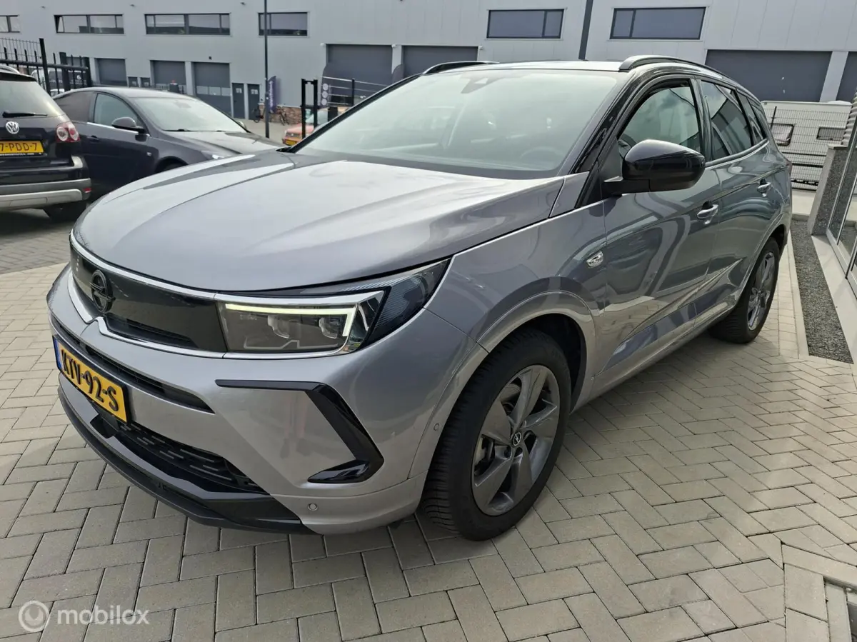 1.6 Turbo Plug-In Hybrid 4x4 GSe 300pk