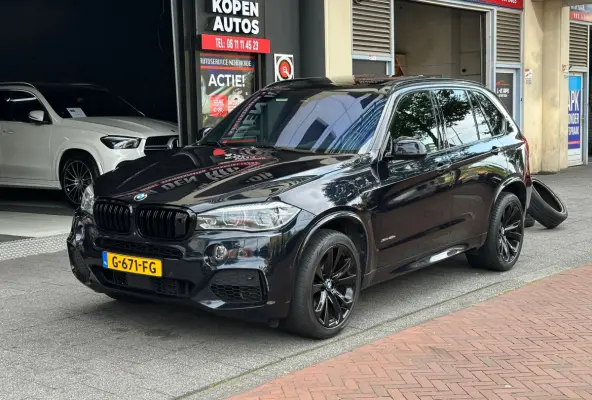 XDrive40e High Executive Aut Leer Navi Clima Camera Pano