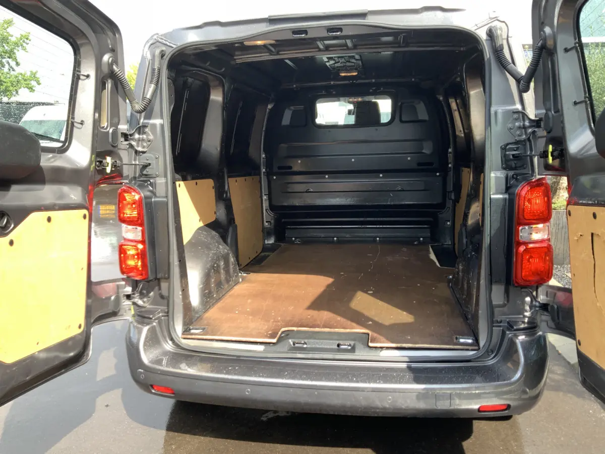 227S 2.0 BlueHDI 180 Premium Pack Automaat Airco Cruise 3 Zits Navi Euro 6