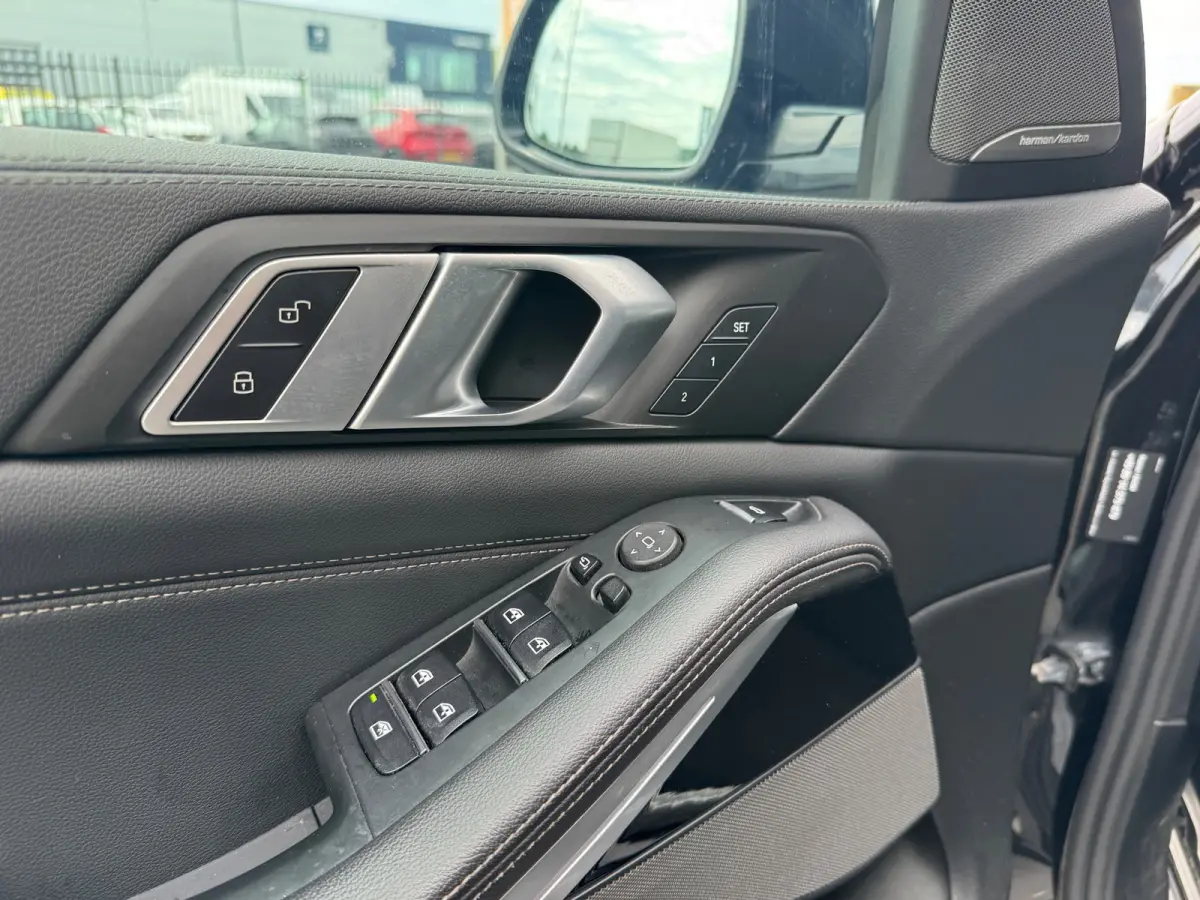 XDrive40i High Executive BOMVOL Black APK