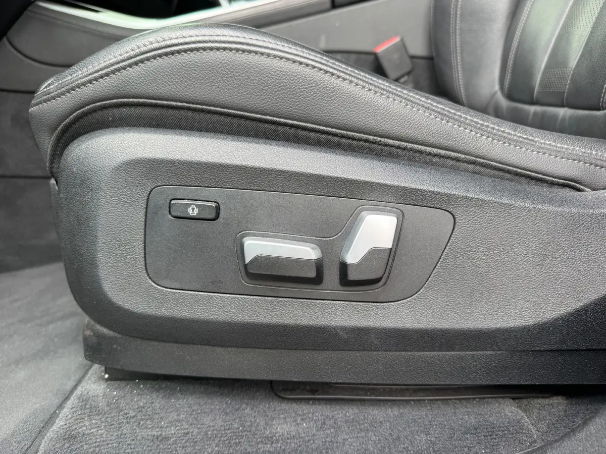 XDrive40i High Executive BOMVOL Black APK