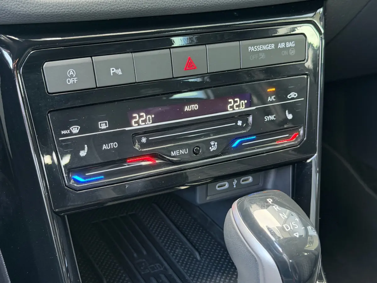 1.5 TSI 150pk DSG R-Line | Camera | Trekhaak | Dode hoek | Navi | IQ light | Rijklaar incl. garantie