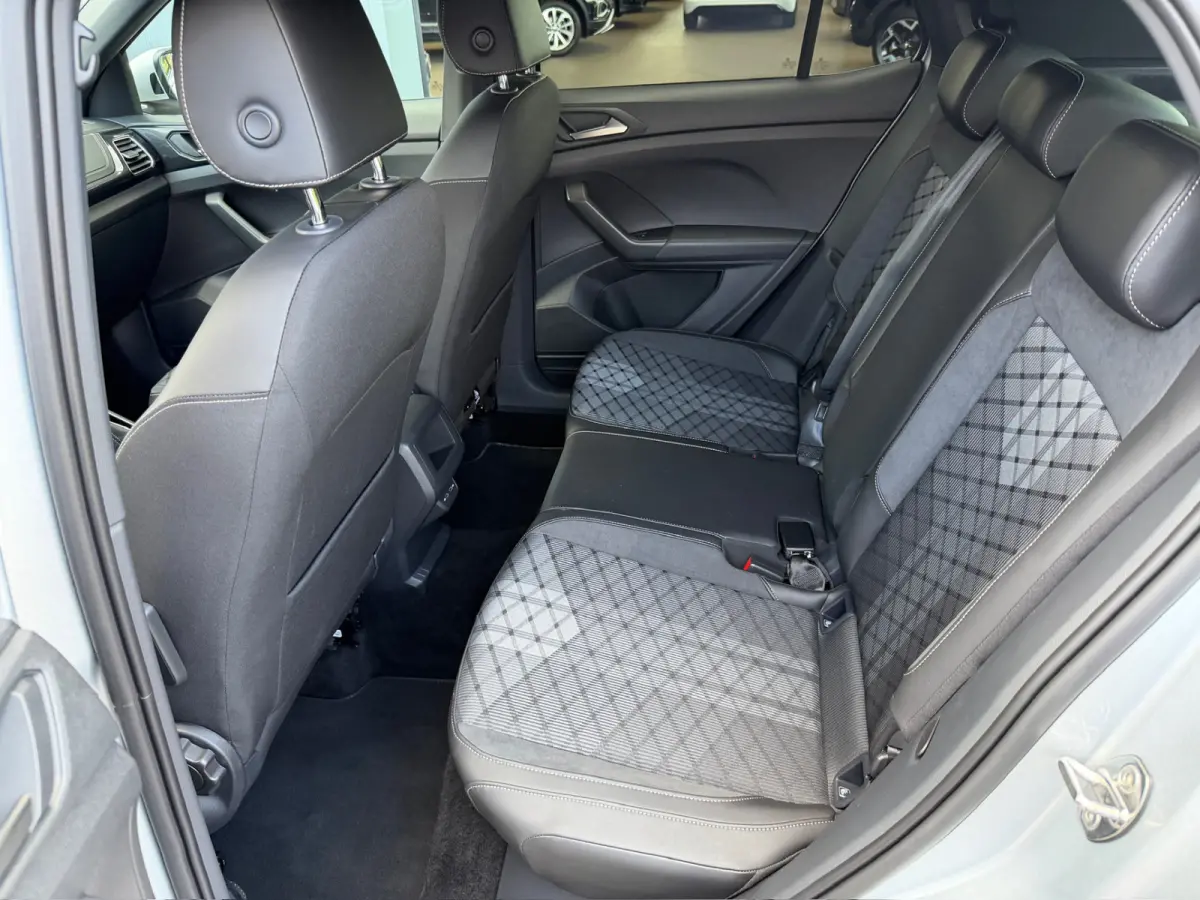 1.5 TSI 150pk DSG R-Line | Camera | Trekhaak | Dode hoek | Navi | IQ light | Rijklaar incl. garantie
