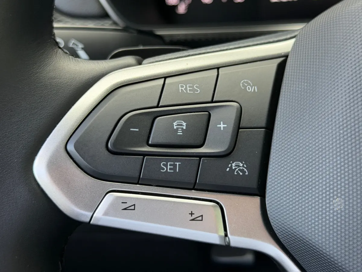 1.5 TSI 150pk DSG R-Line | Camera | Trekhaak | Dode hoek | Navi | IQ light | Rijklaar incl. garantie