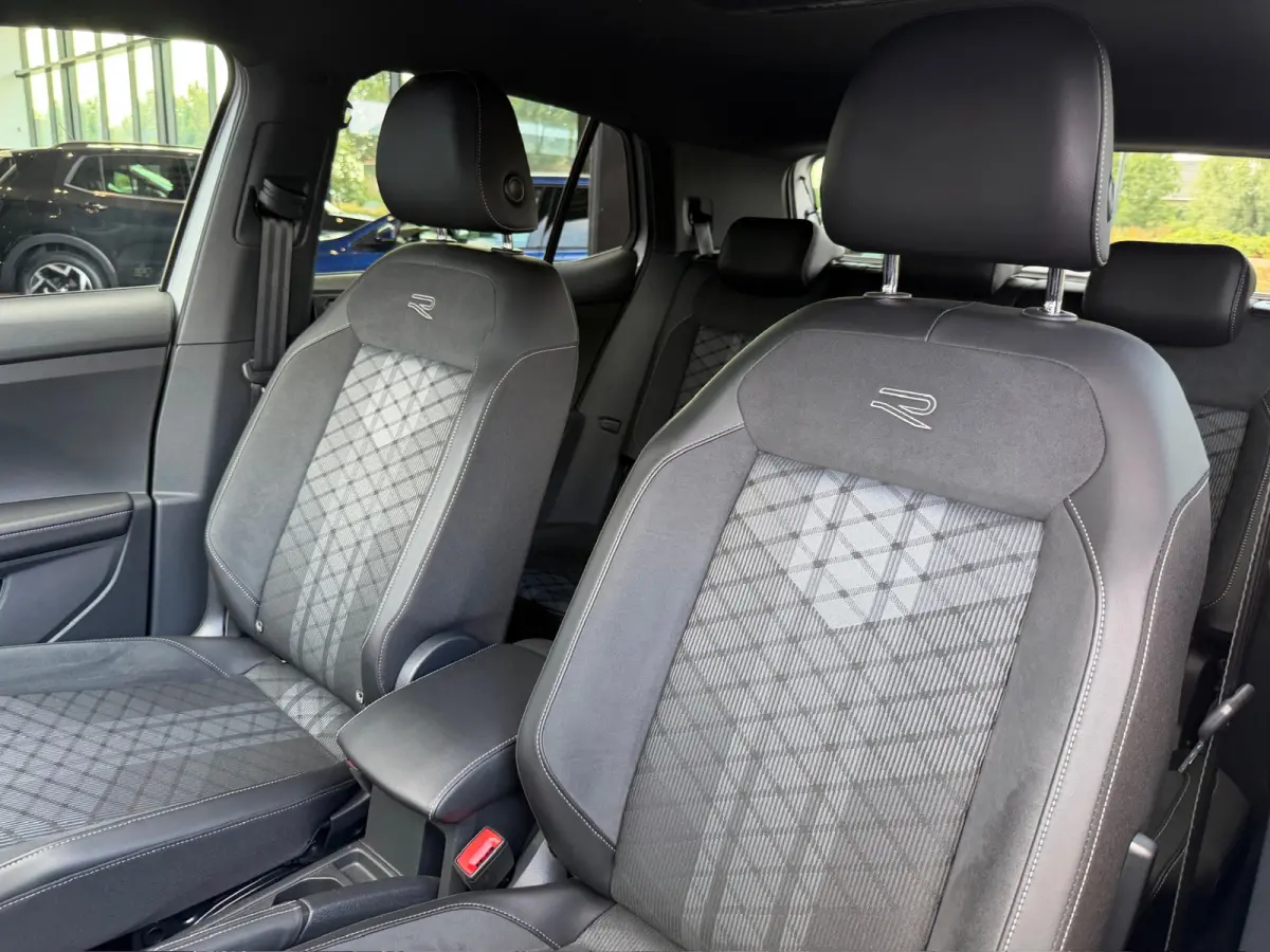 1.5 TSI 150pk DSG R-Line | Camera | Trekhaak | Dode hoek | Navi | IQ light | Rijklaar incl. garantie