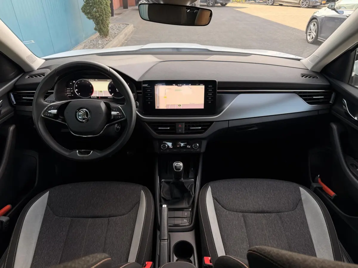 1.0 TSI Business Edition | CARPLAY | CAM | NAV | PDC | LED | DIGI.DASH | STOELVERW. 1'EIG