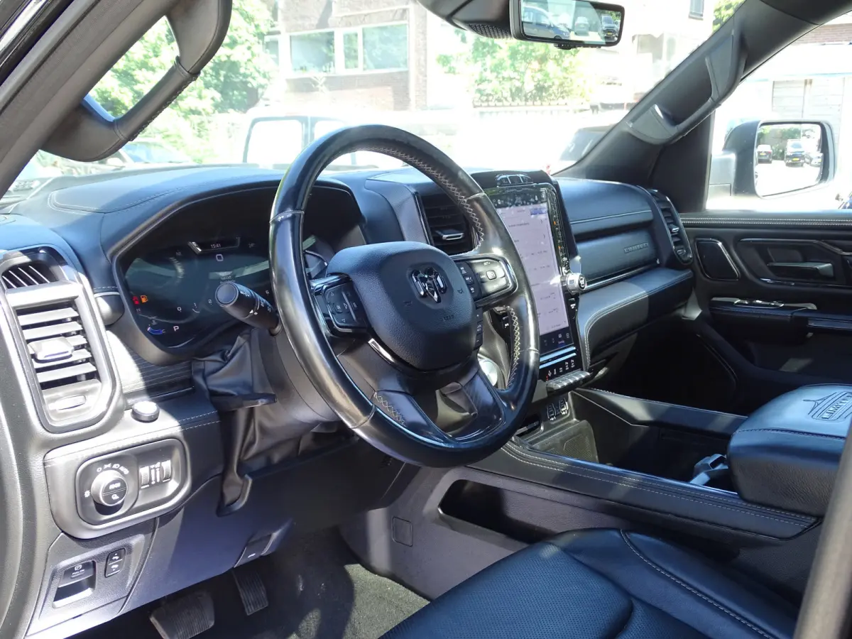 1500 5.7 V8 4x4 Crew Cab Limited