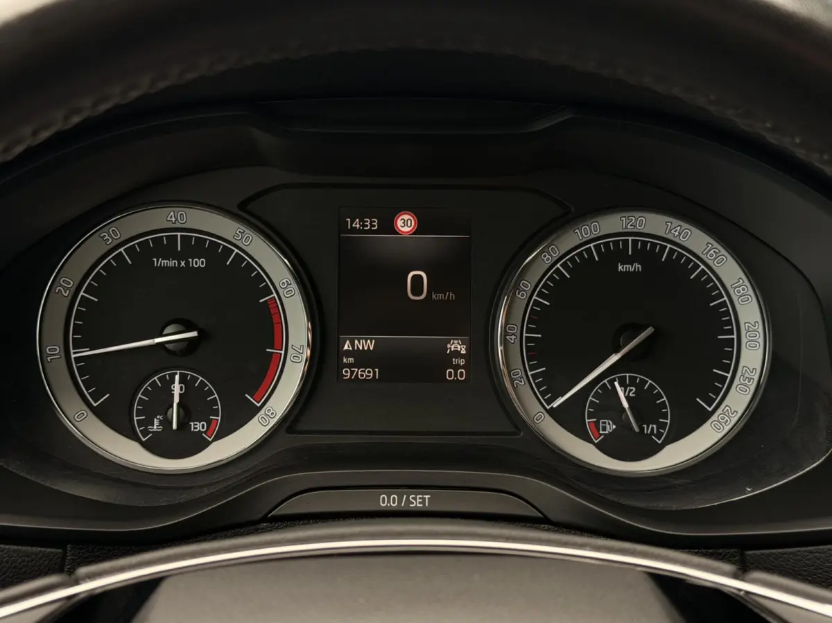 1.0 TSI Business Edition Plus TREKH. | ADAPT.CRUISE | CAM | CARPLAY | NAV | LED | KEYLESS | PDC