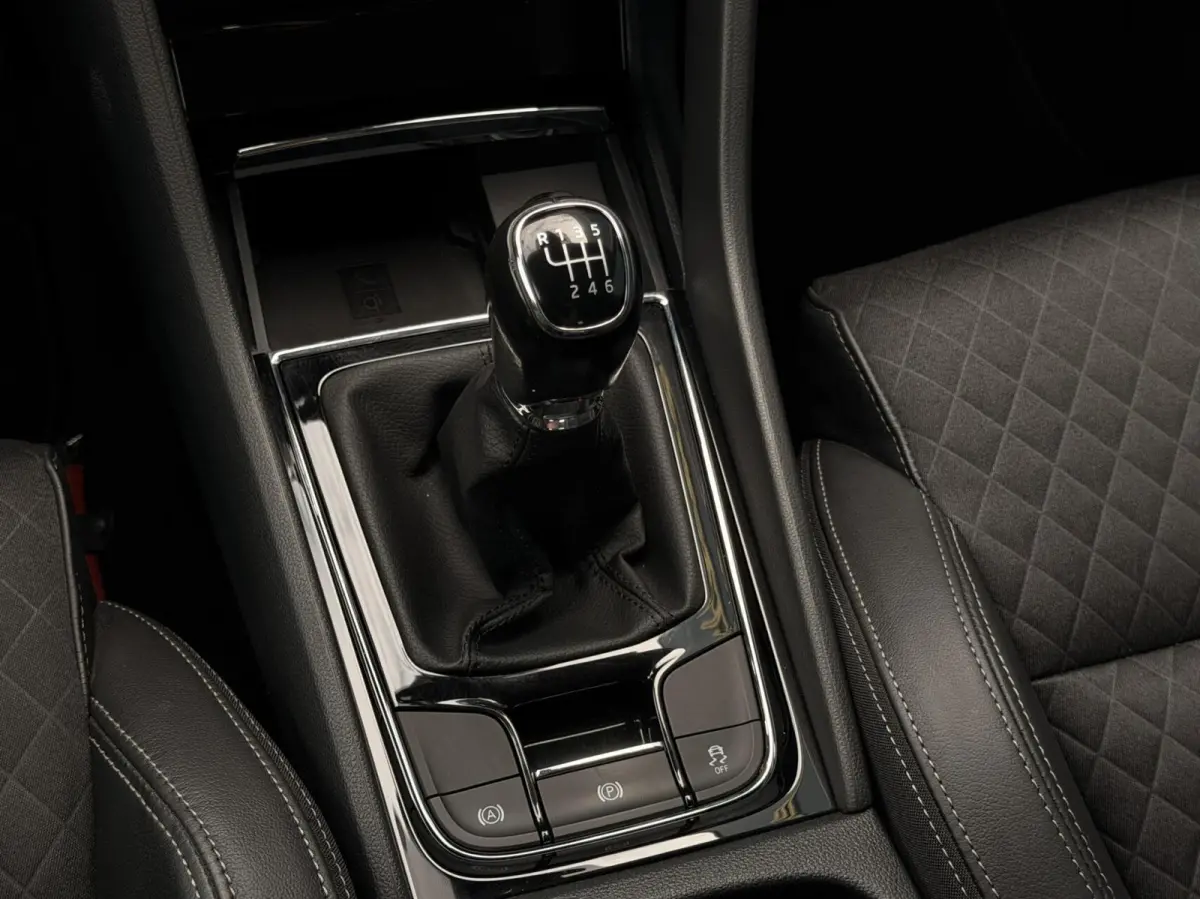 1.0 TSI Business Edition Plus TREKH. | ADAPT.CRUISE | CAM | CARPLAY | NAV | LED | KEYLESS | PDC