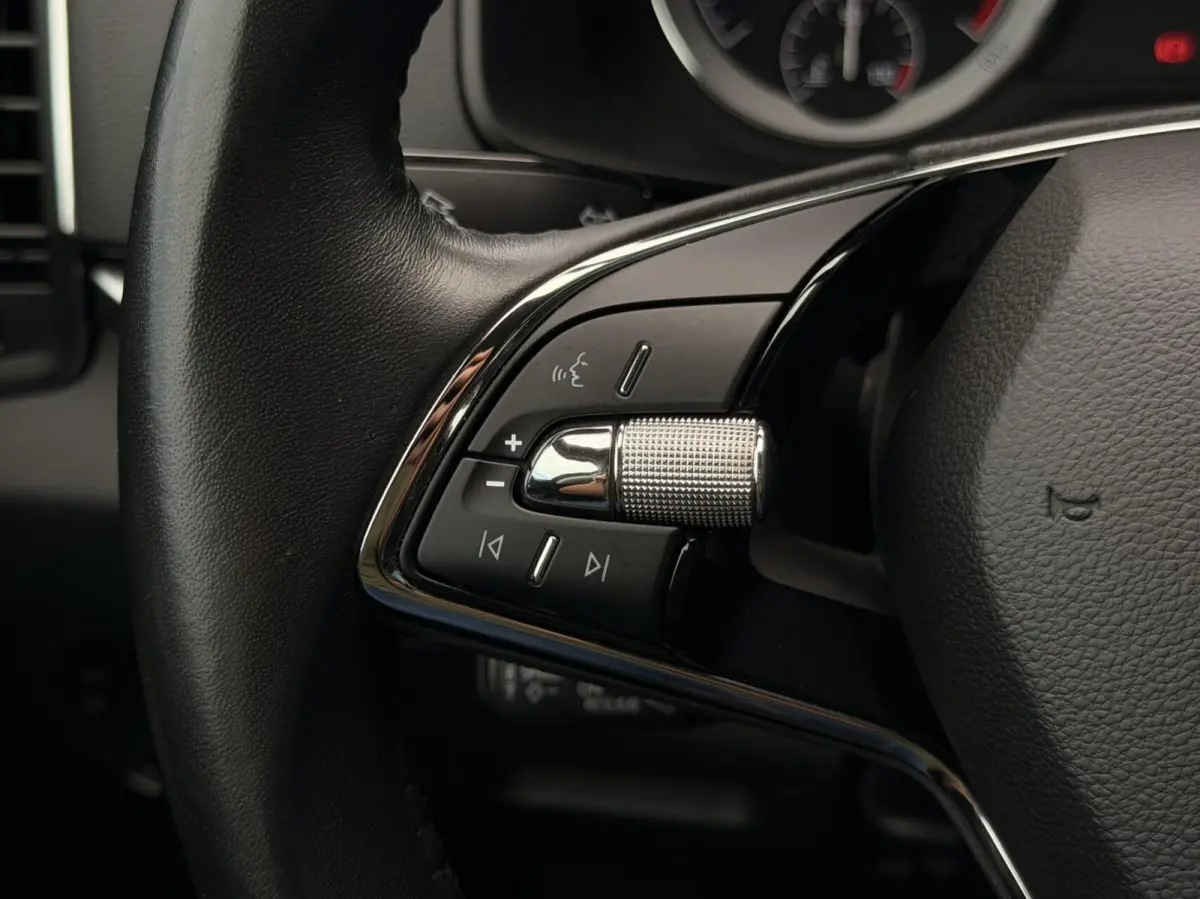 1.0 TSI Business Edition Plus TREKH. | ADAPT.CRUISE | CAM | CARPLAY | NAV | LED | KEYLESS | PDC