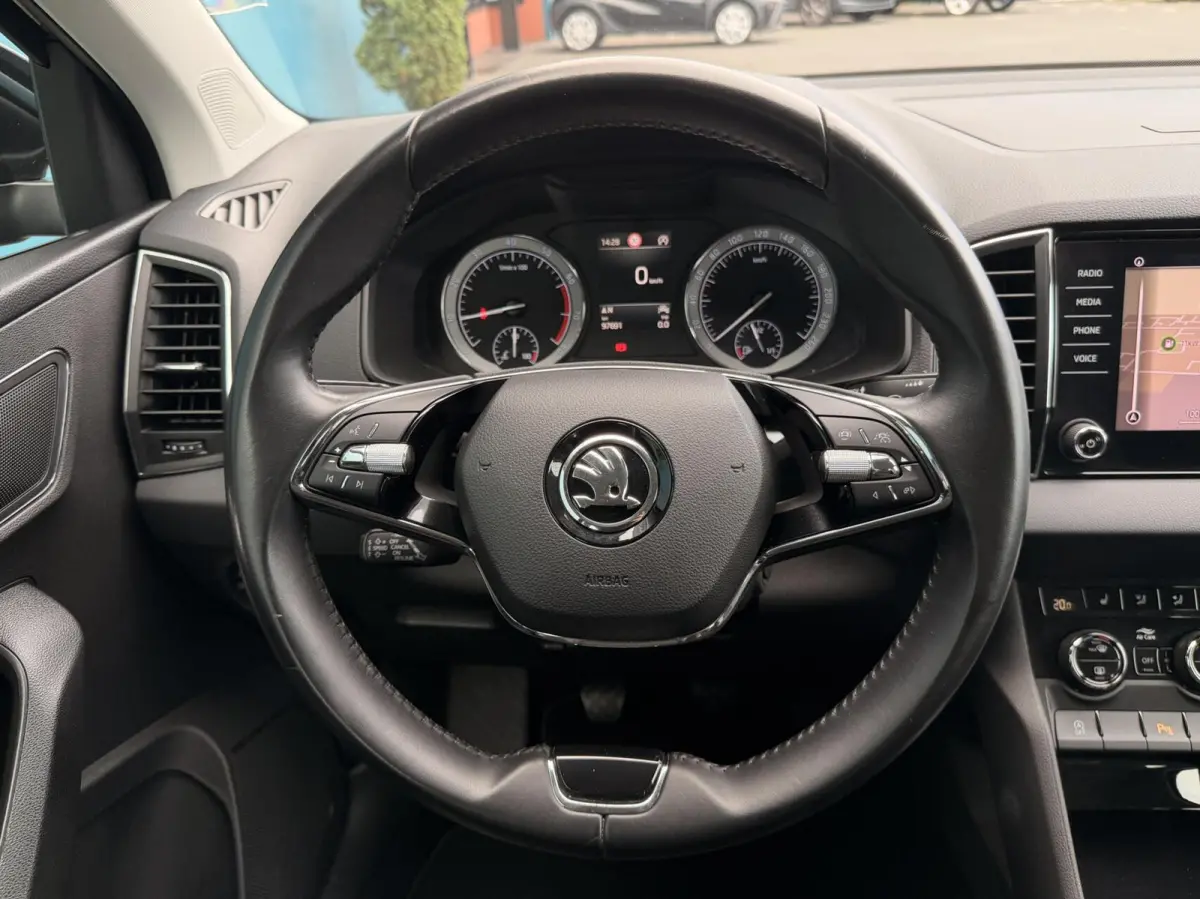 1.0 TSI Business Edition Plus TREKH. | ADAPT.CRUISE | CAM | CARPLAY | NAV | LED | KEYLESS | PDC