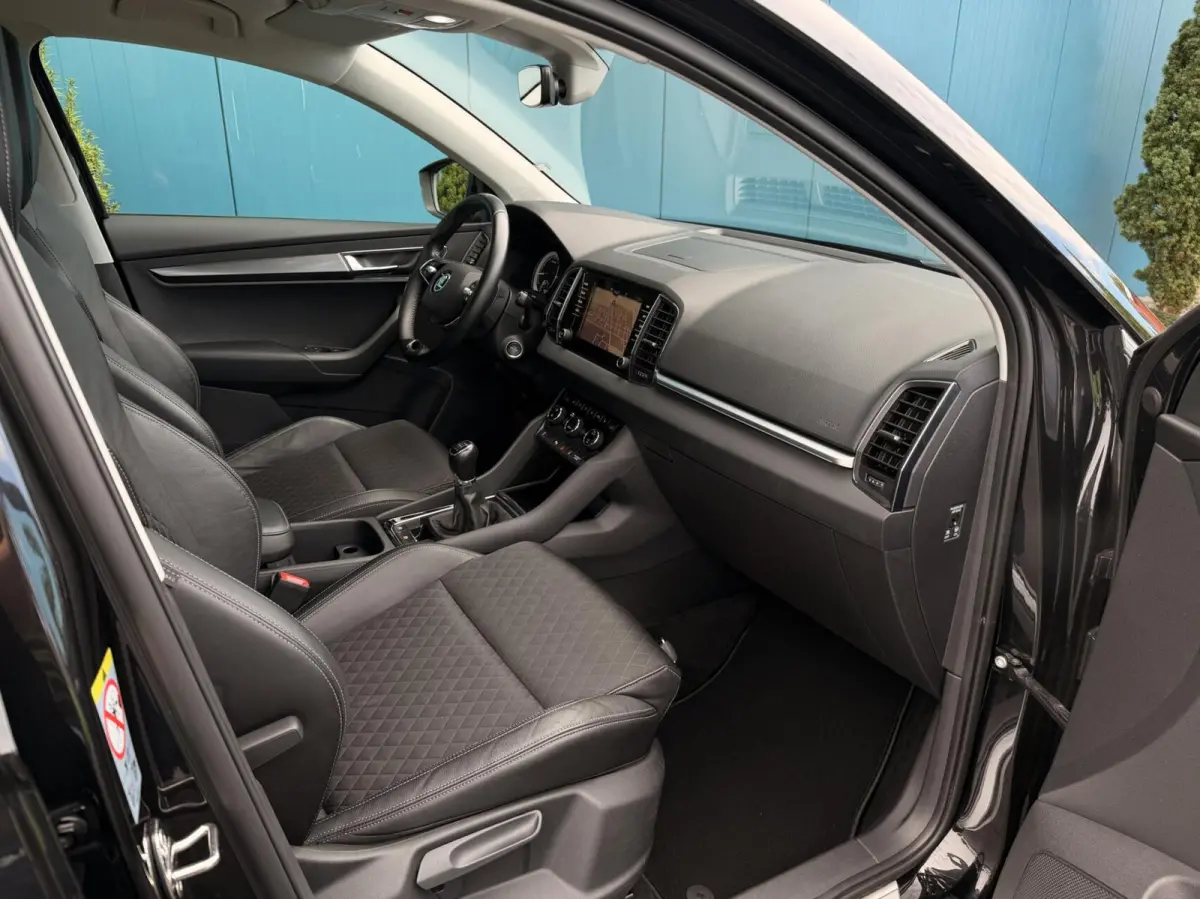 1.0 TSI Business Edition Plus TREKH. | ADAPT.CRUISE | CAM | CARPLAY | NAV | LED | KEYLESS | PDC