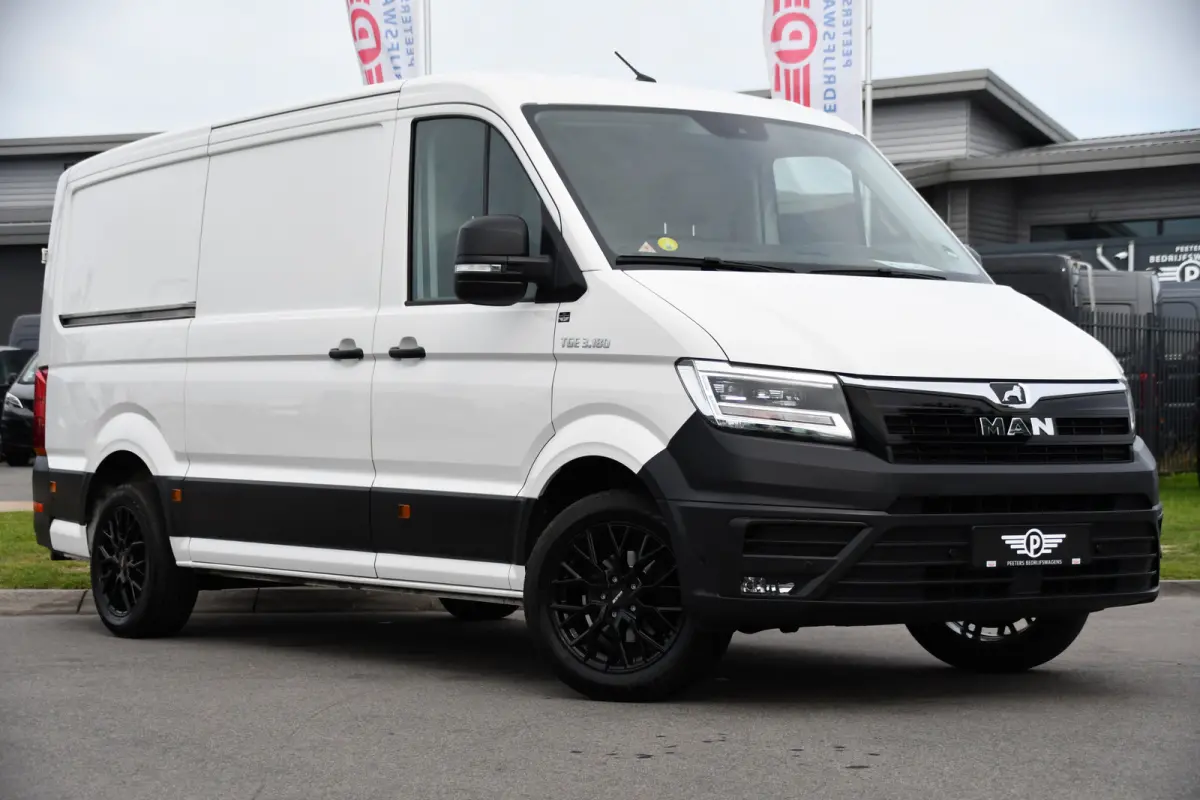 3.180 35 2.0 L3H2 PB Edition Full Options! Adaptieve Cruise, Camera, Carplay, LED, 177pk, Automaat, Stoelverwarming, Multimedia, Geveerde stoel, Uniek!