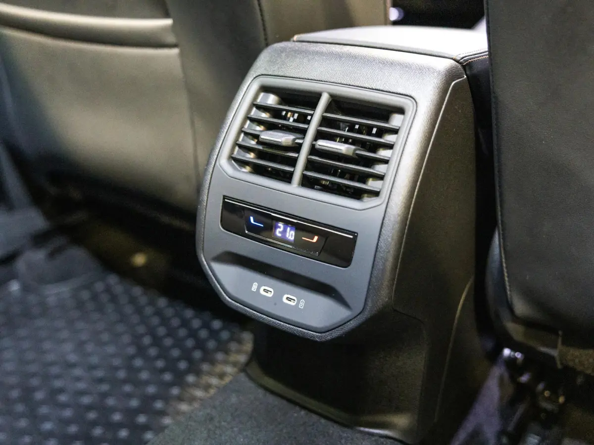1.5 TSI Business Edition Plus / 150pk / Achteruitrij camera / Sfeerverlichting / Adaptieve cruise control /