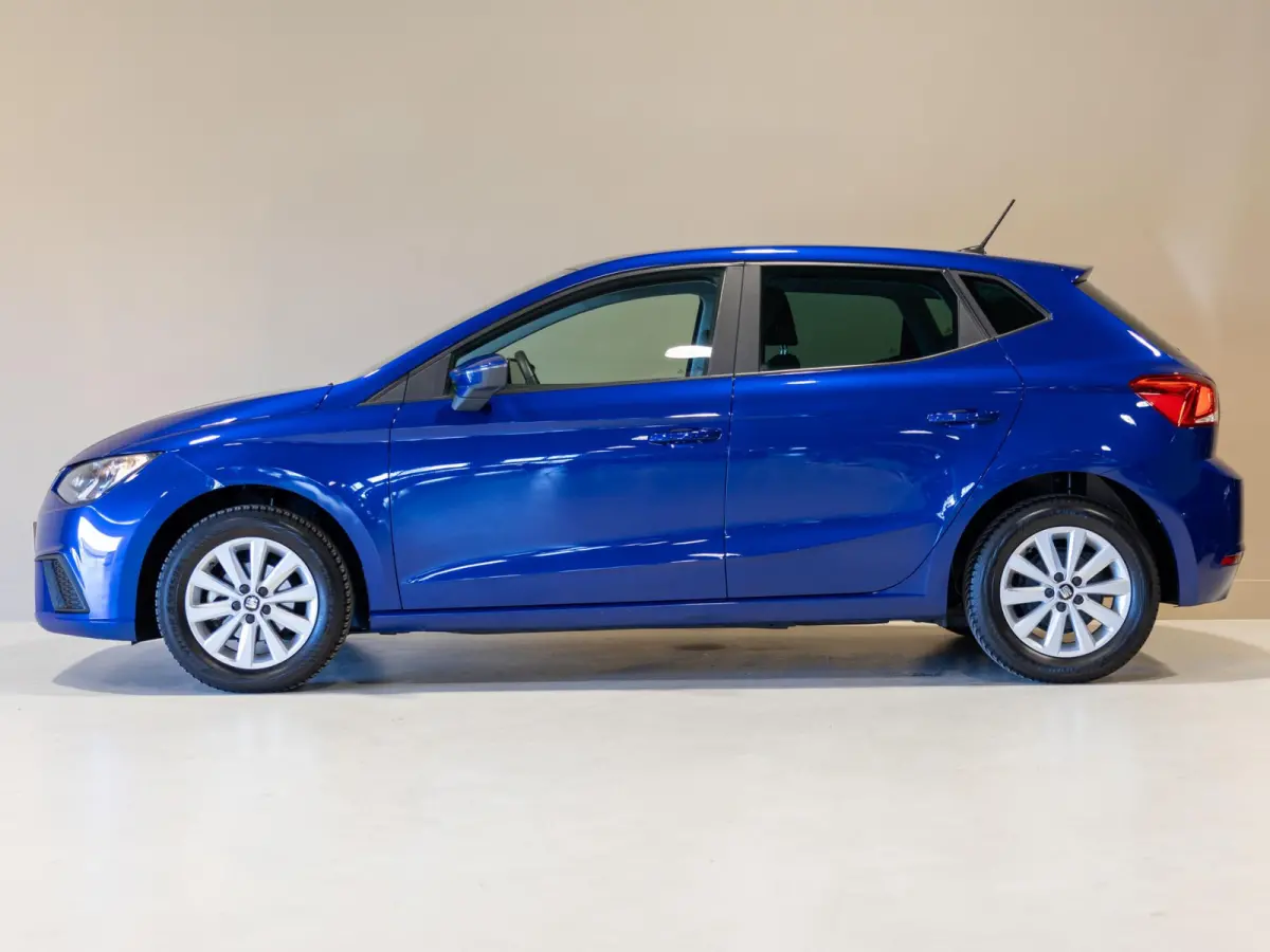 1.0 TSI Style Business Intense / 95pk / Achteruitrij camera / Groot scherm / Klimaatregeling /