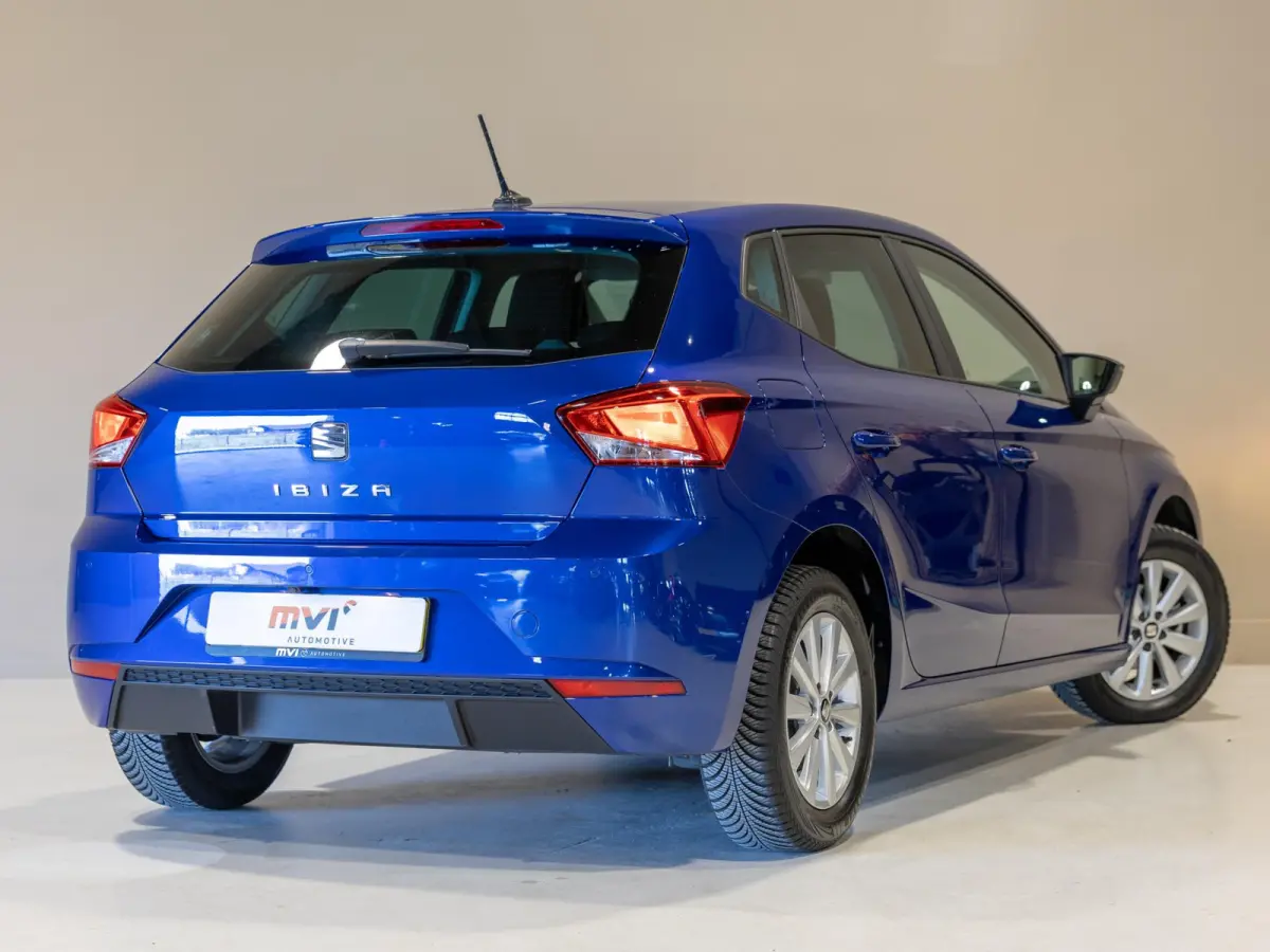 1.0 TSI Style Business Intense / 95pk / Achteruitrij camera / Groot scherm / Klimaatregeling /