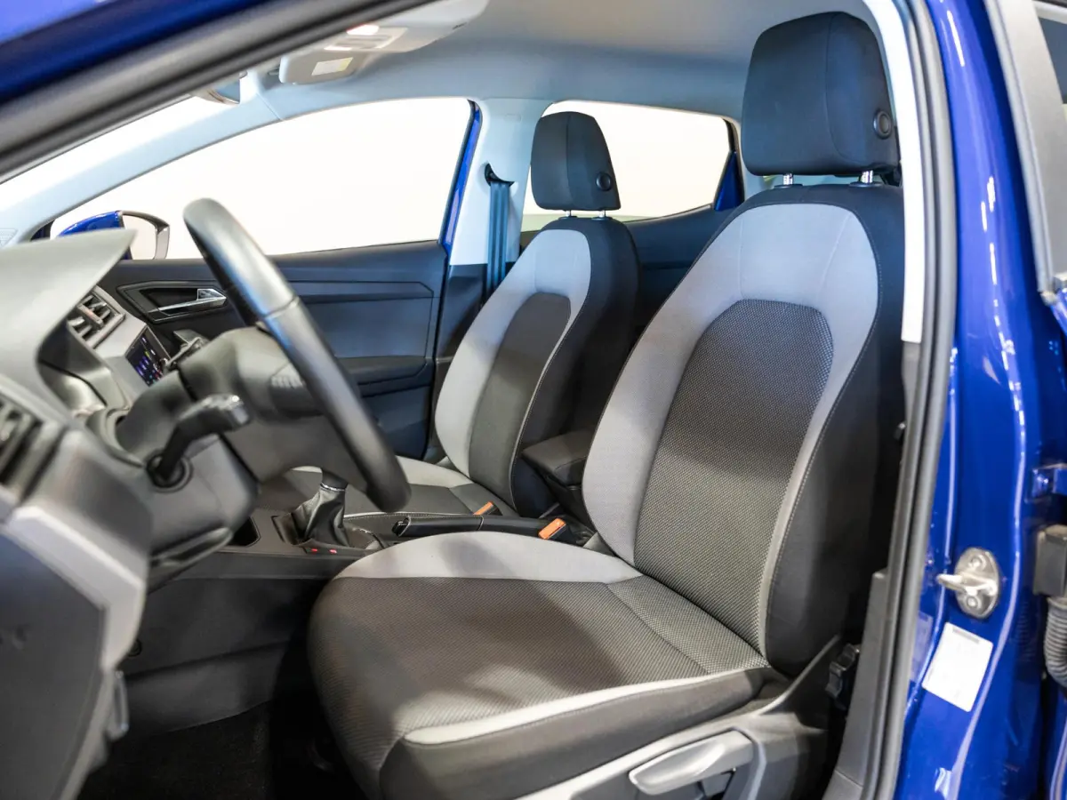 1.0 TSI Style Business Intense / 95pk / Achteruitrij camera / Groot scherm / Klimaatregeling /