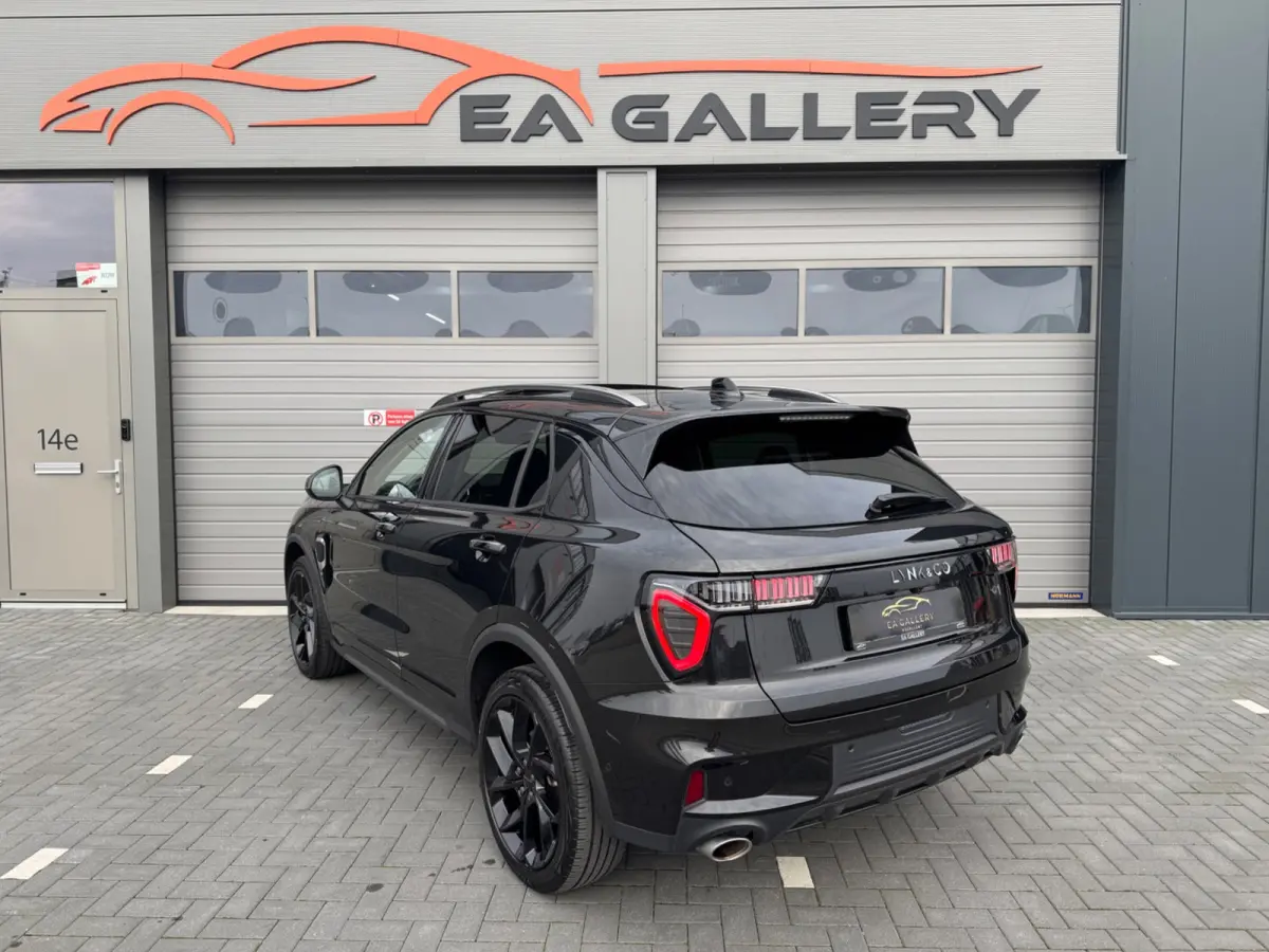 1.5 Bomvol Black Edition 261PK 360°Camera Zwarte hemel