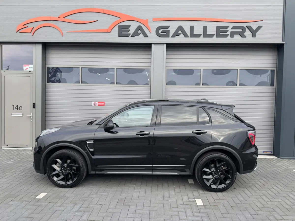 1.5 Bomvol Black Edition 261PK 360°Camera Zwarte hemel