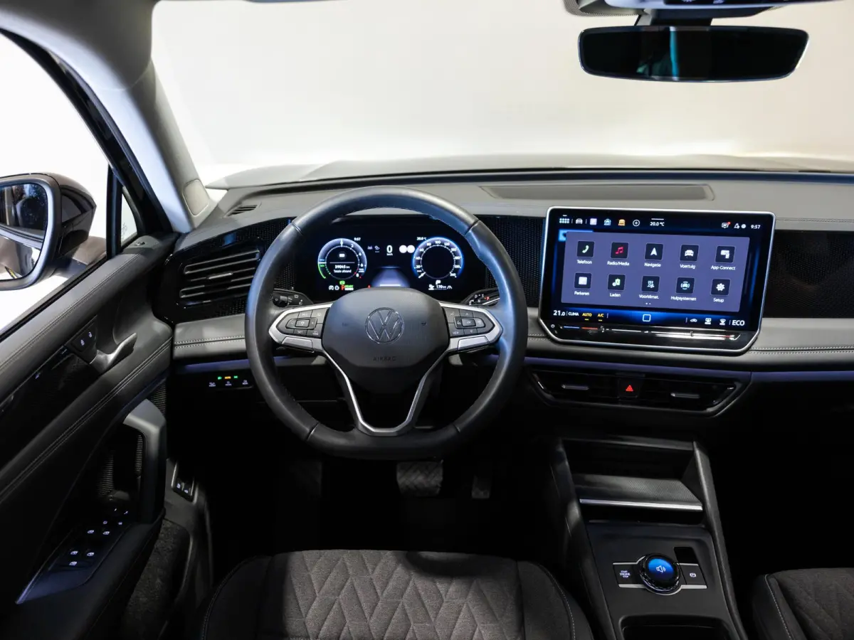 1.5 eHybrid Life Edition / 204pk / SoH 100% / Achteruitrij camera / Dodehoek herkenning / CarPlay /