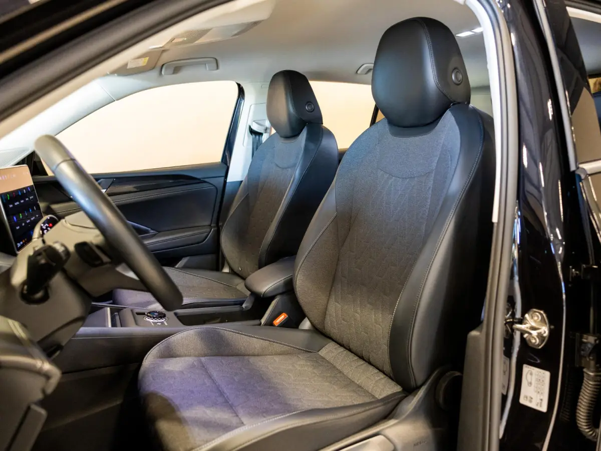 1.5 eHybrid Life Edition / 204pk / SoH 100% / Achteruitrij camera / Dodehoek herkenning / CarPlay /