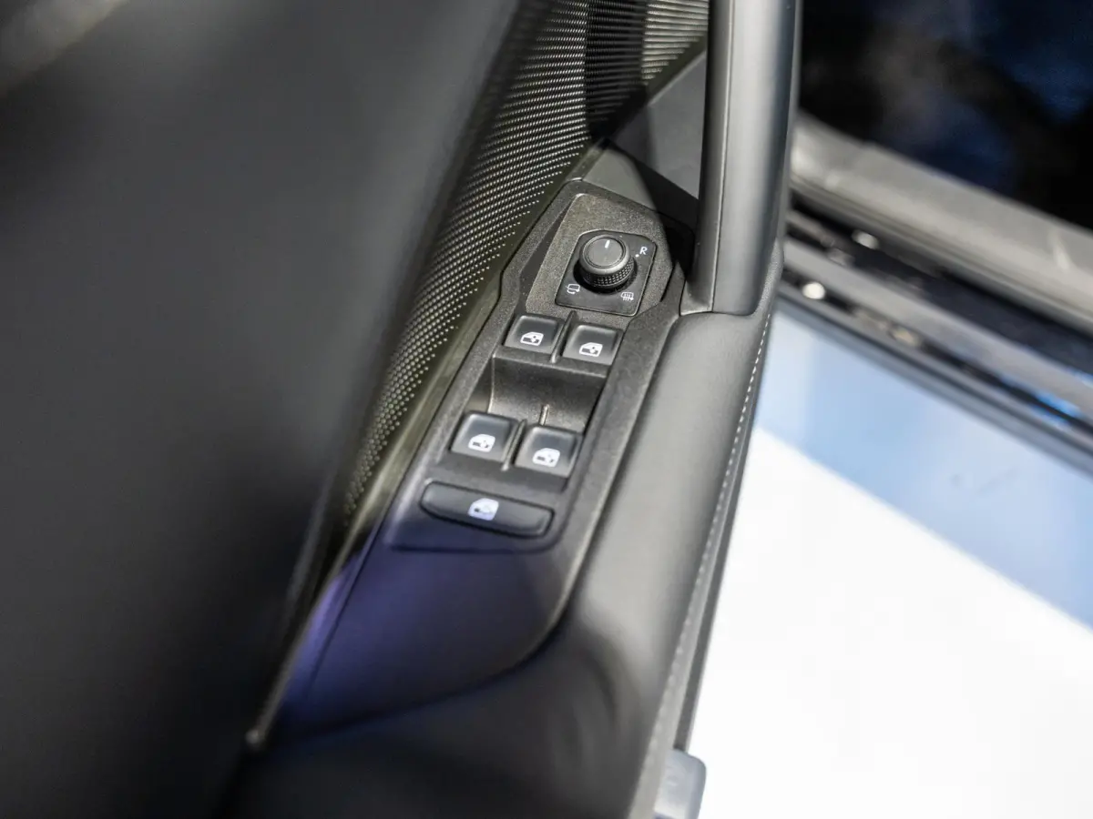 1.5 eHybrid Life Edition / 204pk / SoH 100% / Achteruitrij camera / Dodehoek herkenning / CarPlay /