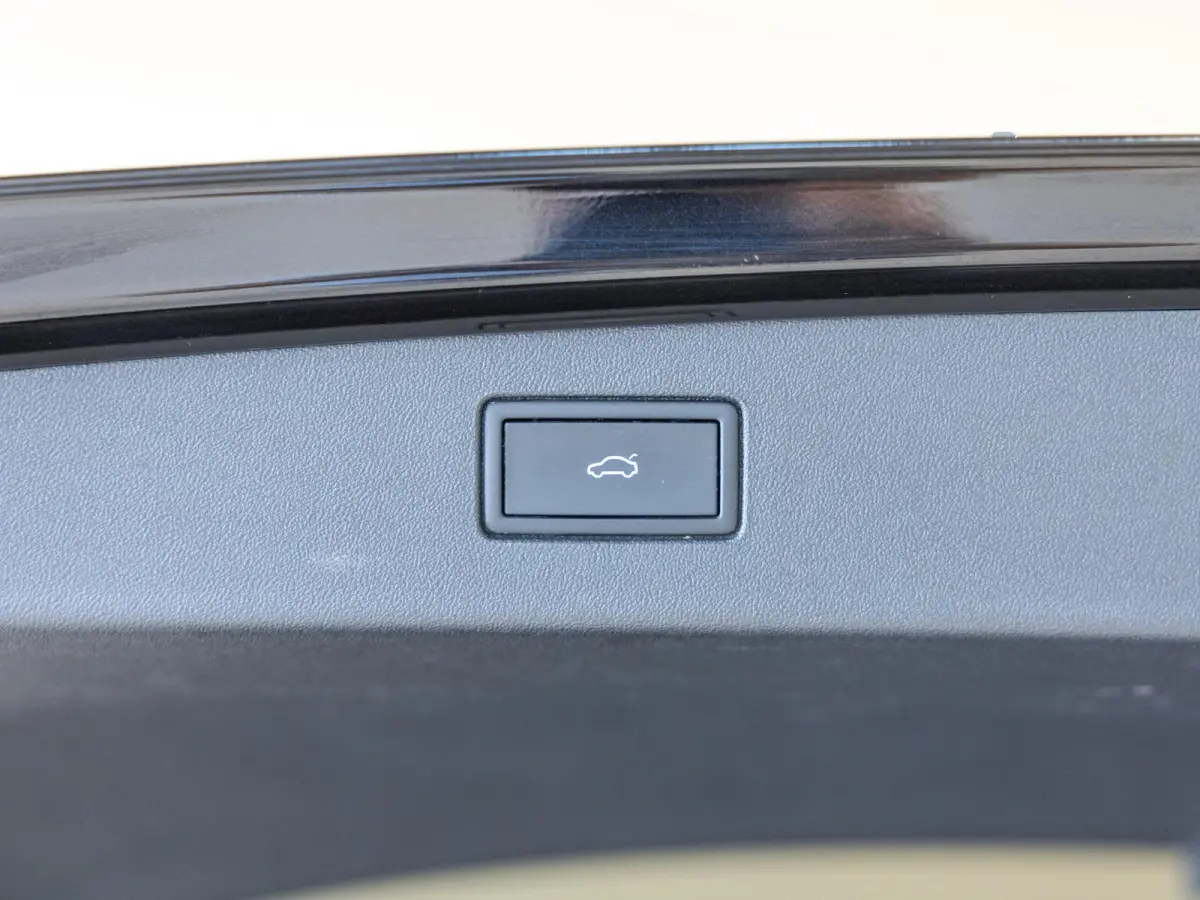 1.5 eHybrid Life Edition / 204pk / SoH 100% / Achteruitrij camera / Dodehoek herkenning / CarPlay /