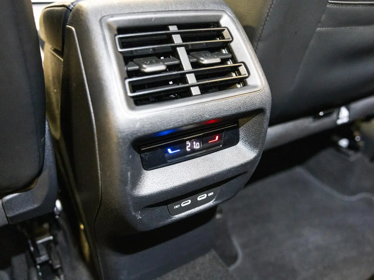 1.5 eHybrid Life Edition / 204pk / SoH 100% / Achteruitrij camera / Dodehoek herkenning / CarPlay /