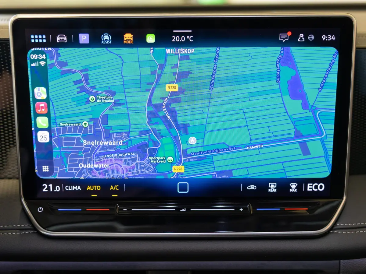 1.5 eHybrid Life Edition / 204pk / SoH 100% / Achteruitrij camera / Dodehoek herkenning / CarPlay /