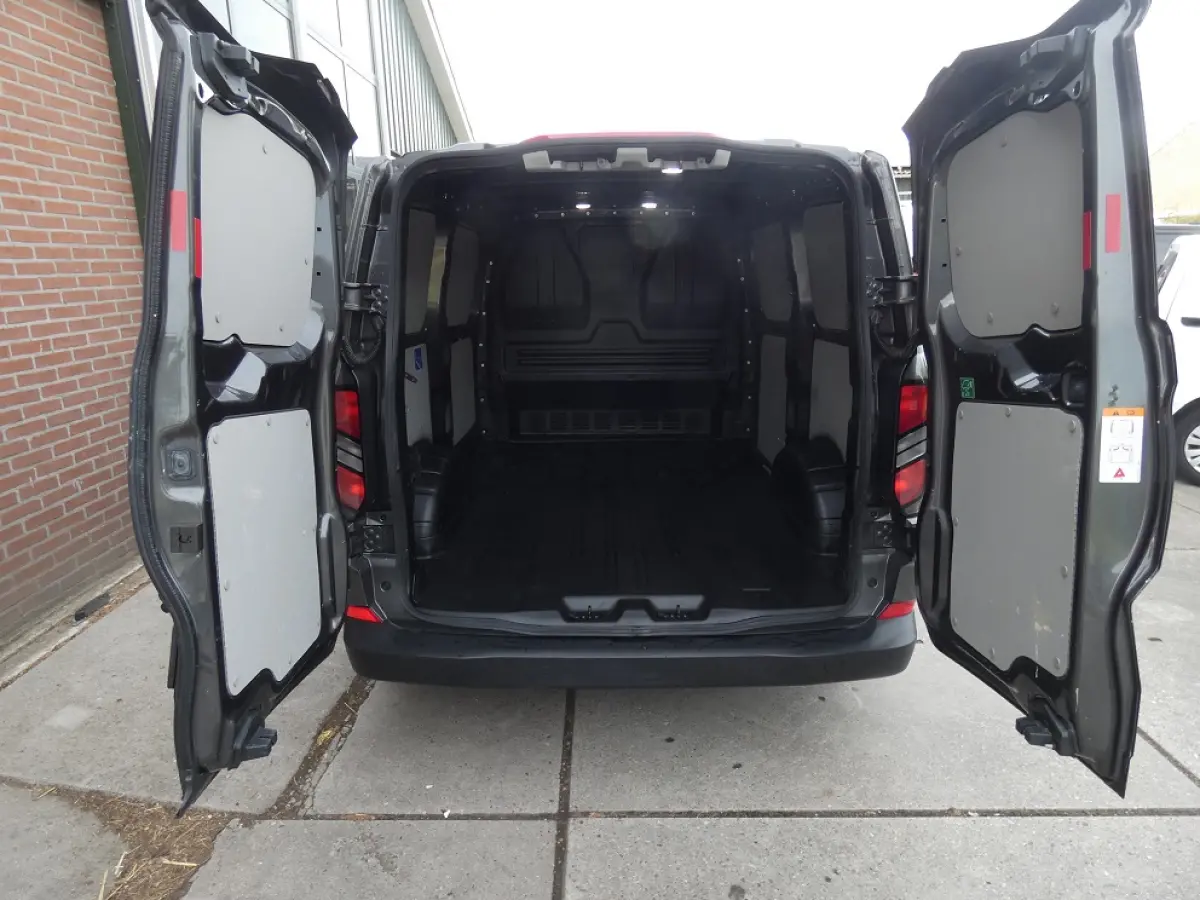 280 2.0 TDCI L1H1 Limited*autom*navi/cam