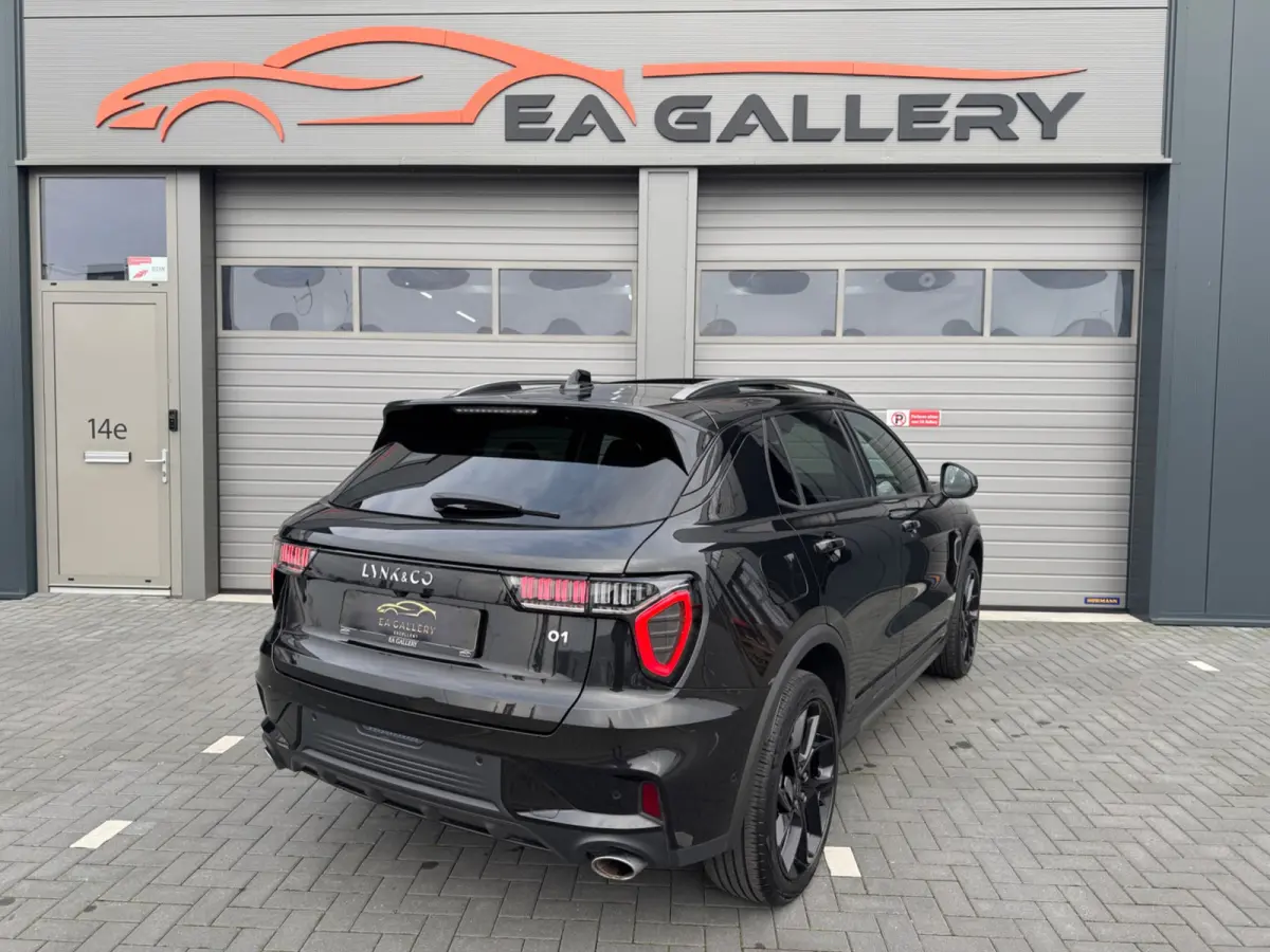 1.5 Bomvol Black Edition 261PK 360°Camera Zwarte hemel