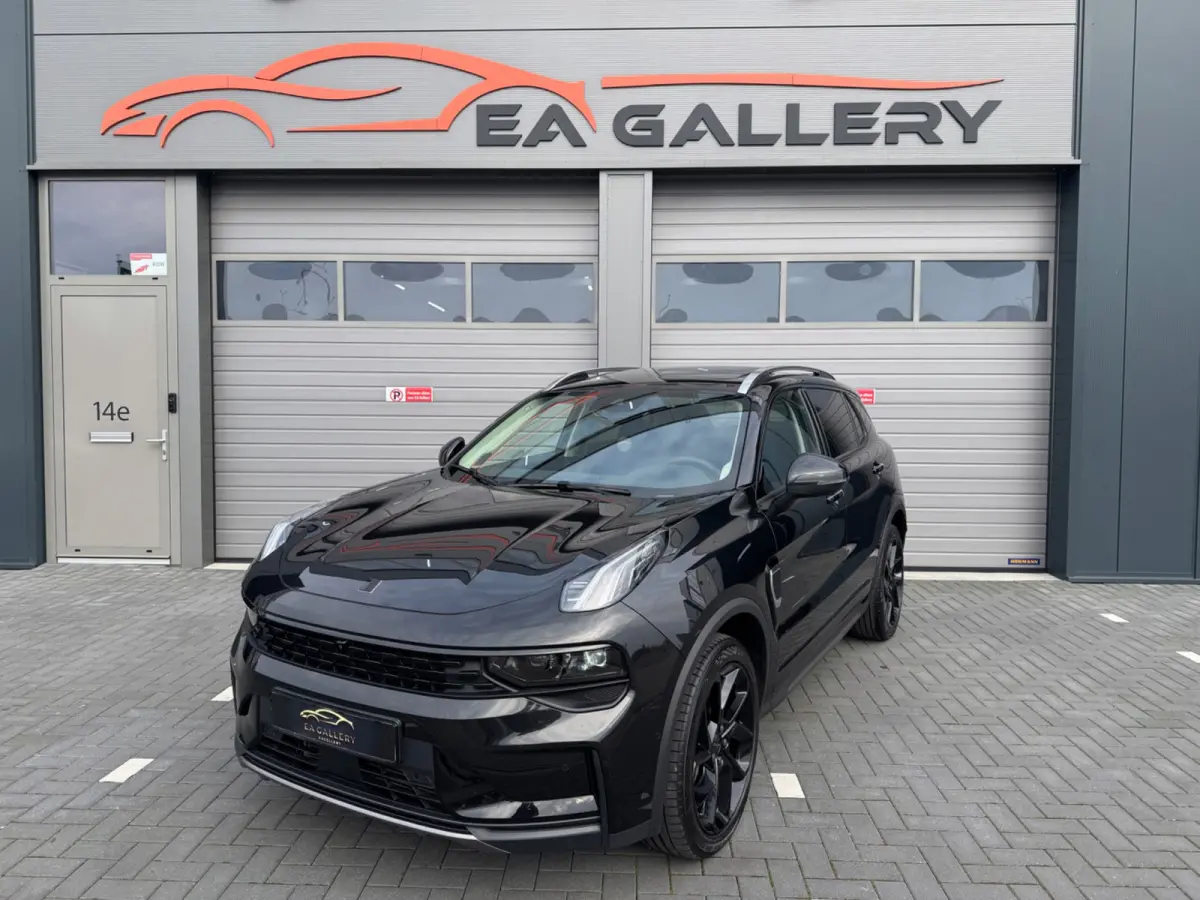 1.5 Bomvol Black Edition 261PK 360°Camera Zwarte hemel