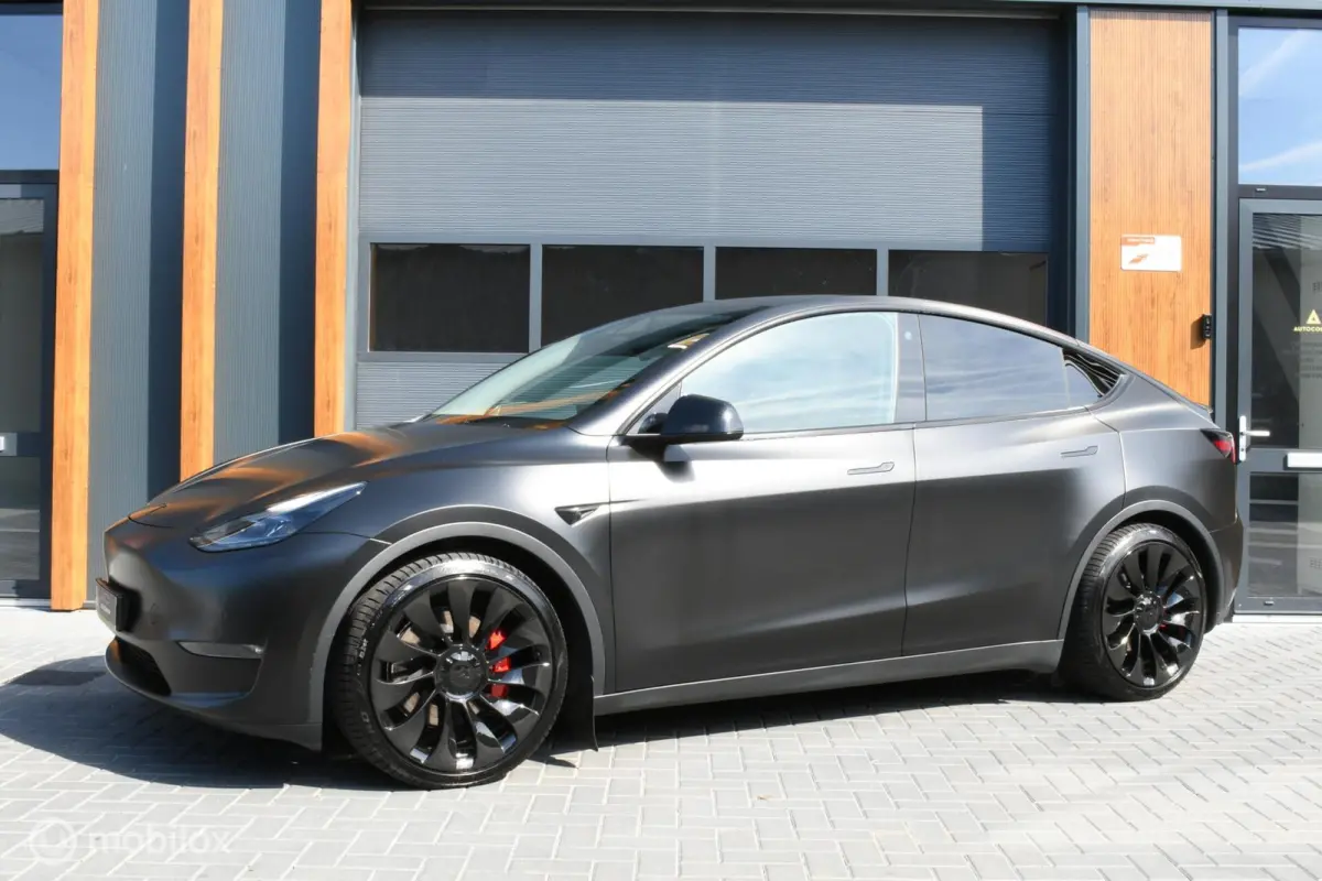 Performance AWD 75 kWh UNIEK!!