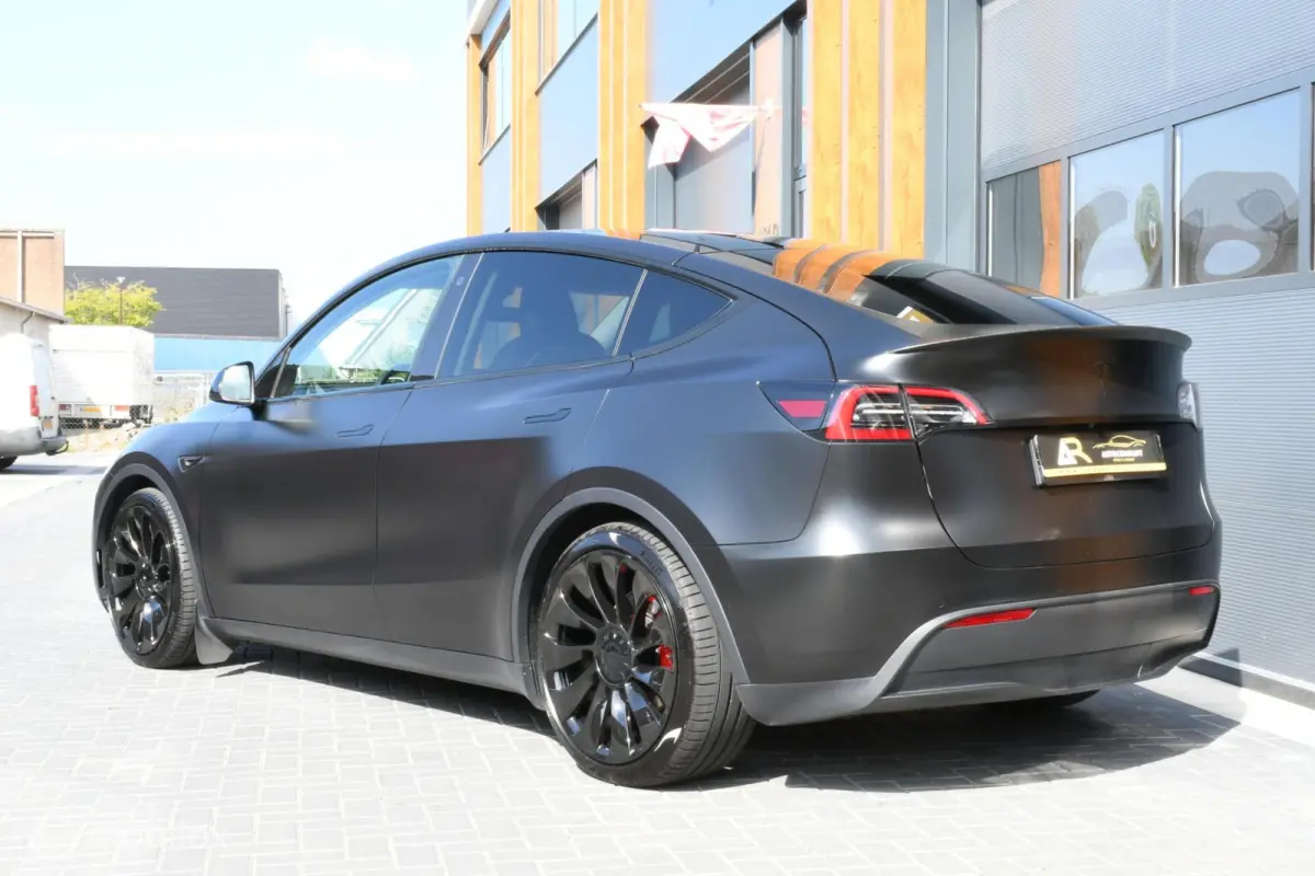 Performance AWD 75 kWh UNIEK!!
