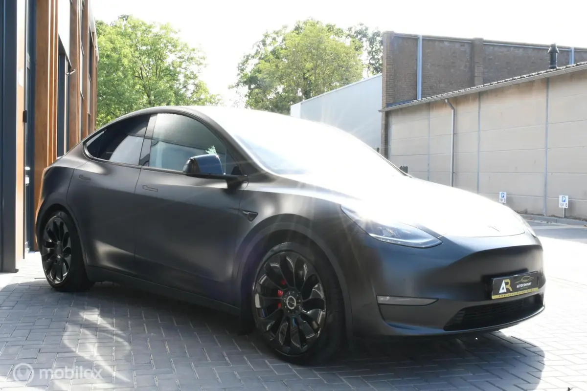 Performance AWD 75 kWh UNIEK!!