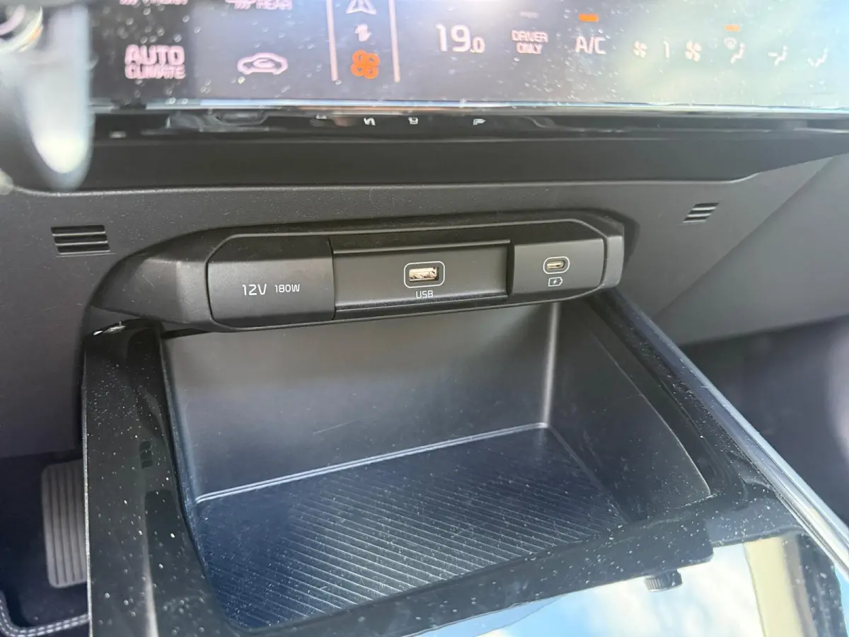 1.6 GDi Hybrid DynamicPlusLine BlackPack | Dodenhoek detectie | Schuif Kanteldak| Leer | Stoel/Stuur verwarming | Elektrische Kofferbak |