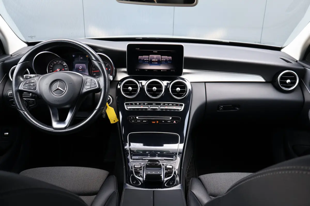 2.2 CDI Ambition Automaat | Wegkl. Trekhaak | Camera | Comand | Stoelverwarming | Half leder | 1800kg trekgewicht
