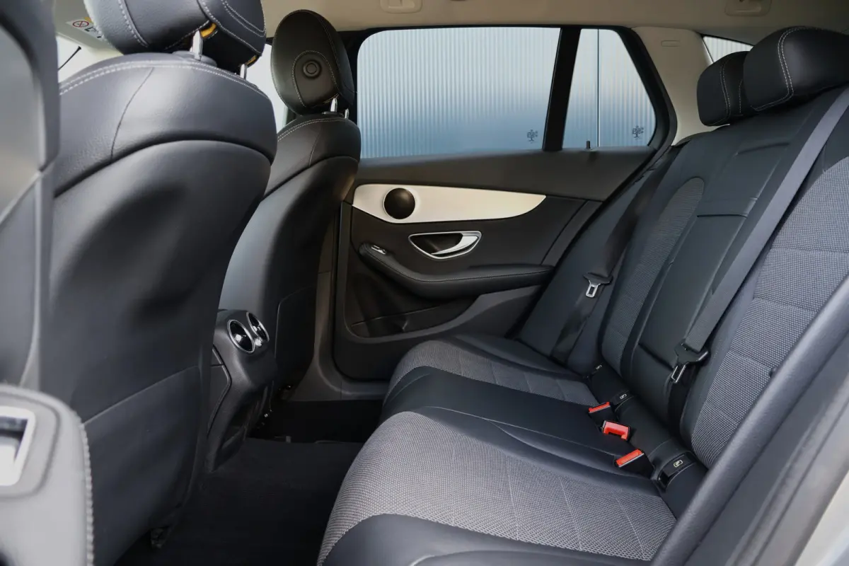 2.2 CDI Ambition Automaat | Wegkl. Trekhaak | Camera | Comand | Stoelverwarming | Half leder | 1800kg trekgewicht