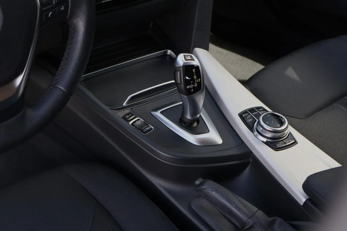 318i Executive Automaat | Origineel NL | 18 inch | Navi | Cruise | Clima | Elektr. achterklep