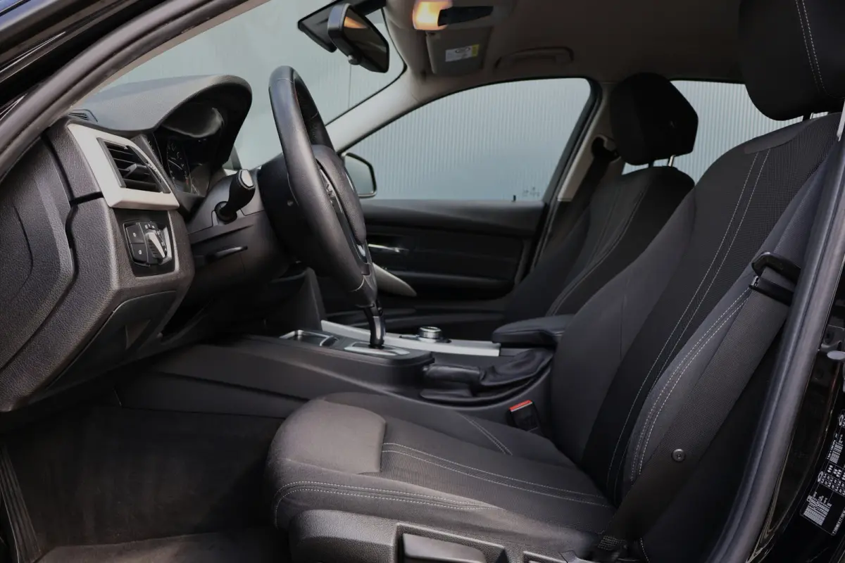 318i Executive Automaat | Origineel NL | 18 inch | Navi | Cruise | Clima | Elektr. achterklep