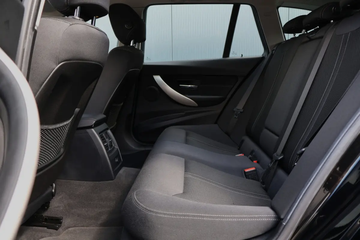 318i Executive Automaat | Origineel NL | 18 inch | Navi | Cruise | Clima | Elektr. achterklep