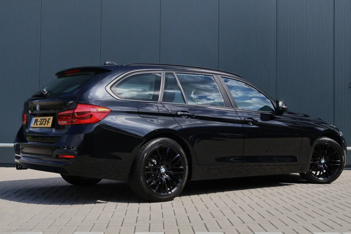 318i Executive Automaat | Origineel NL | 18 inch | Navi | Cruise | Clima | Elektr. achterklep