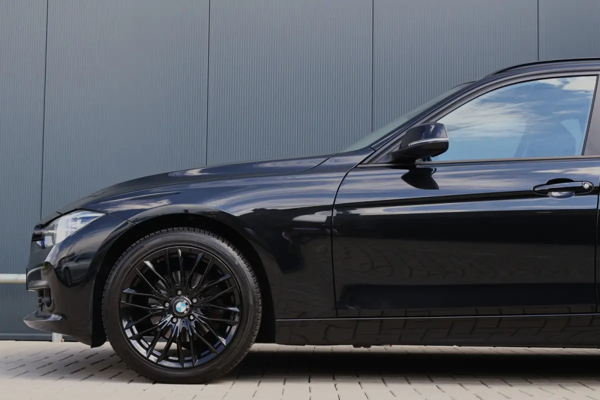 318i Executive Automaat | Origineel NL | 18 inch | Navi | Cruise | Clima | Elektr. achterklep