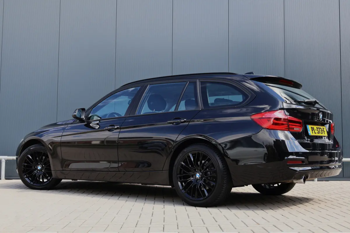 318i Executive Automaat | Origineel NL | 18 inch | Navi | Cruise | Clima | Elektr. achterklep